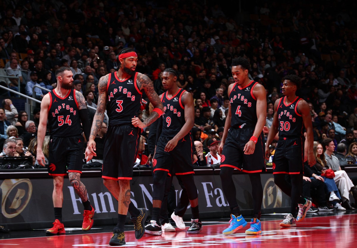 لاعبو تورونتو رابتورز. (أ ف ب) 