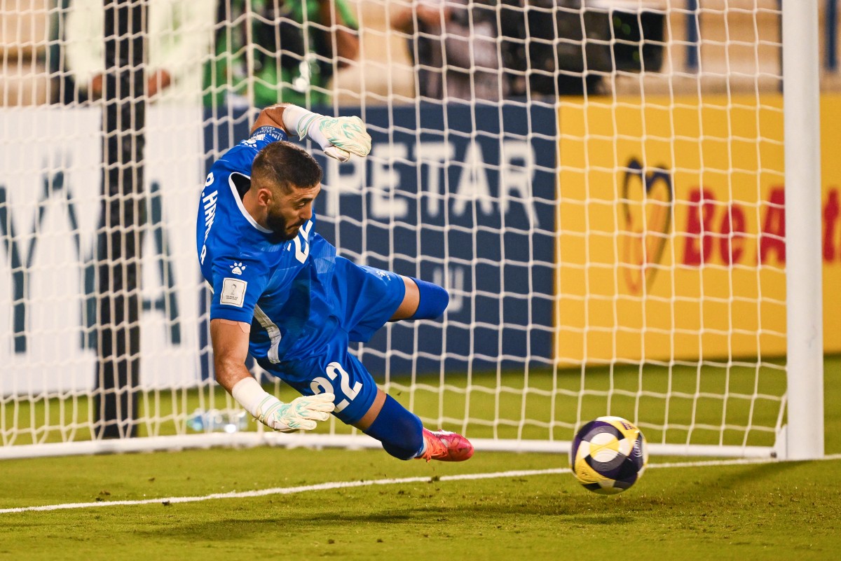 حارس منتخب فلسطين. (أ ف ب) 