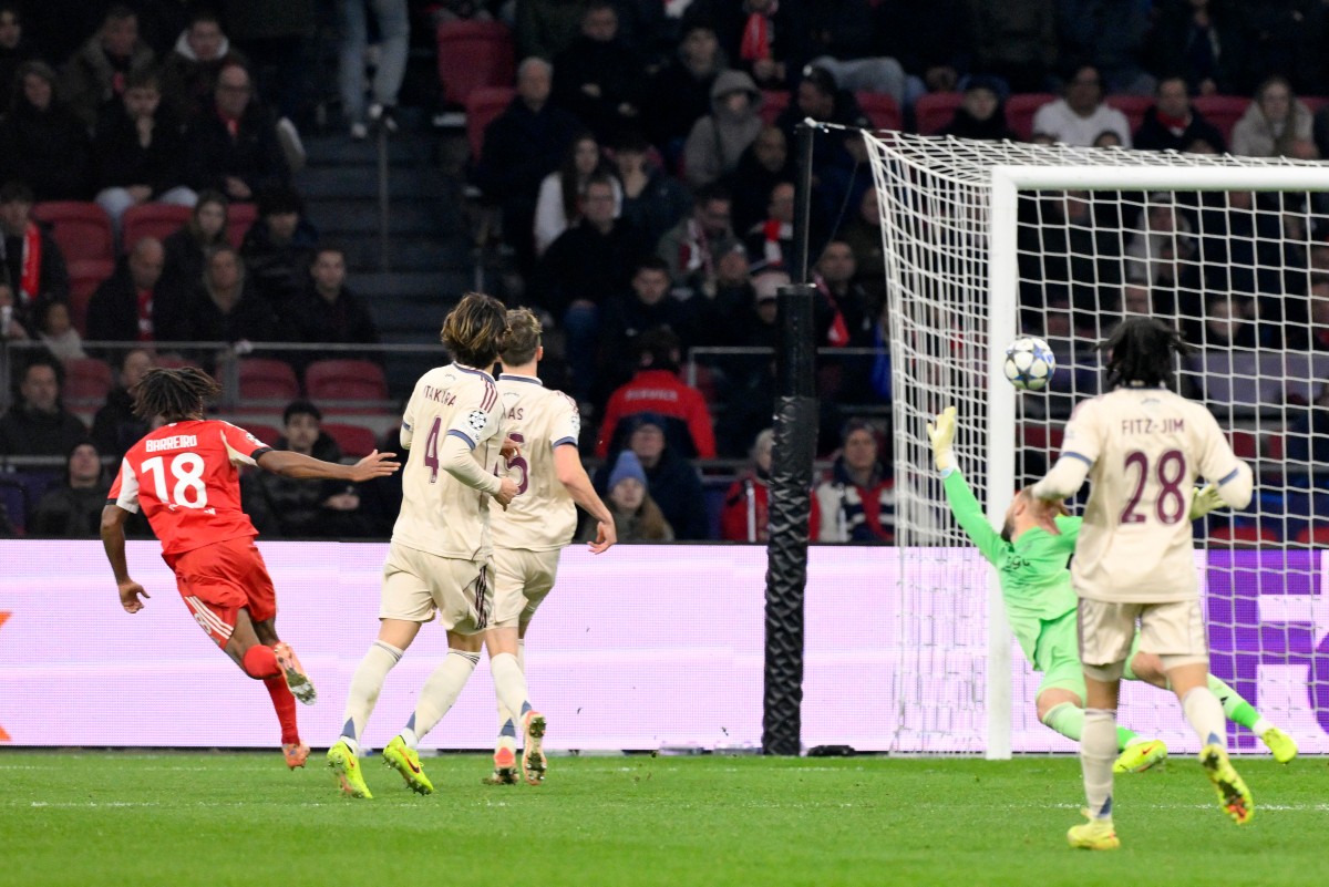 من مباراة بنفيكا وأياكس. (أ ف ب) 