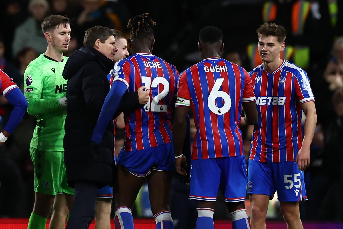 لاعبو كريستال بالاس. (أ ف ب)