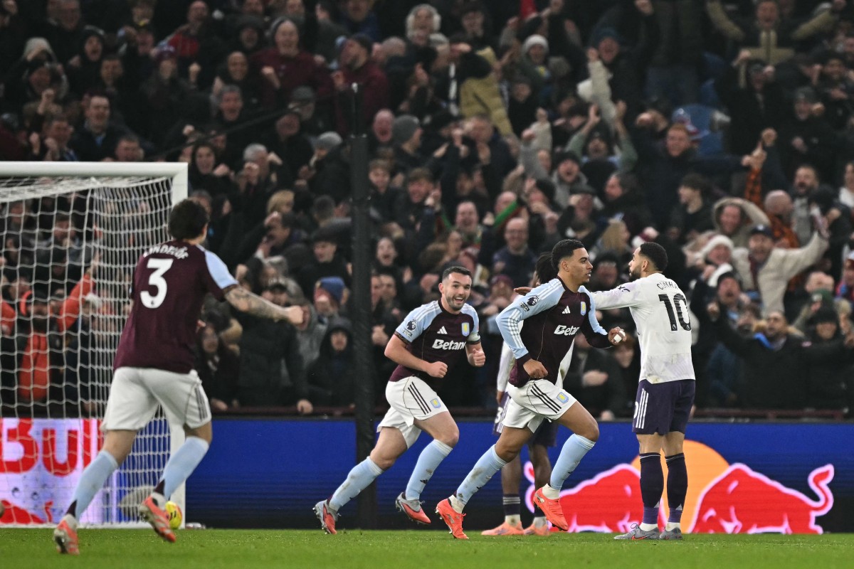 من مباراة أستون فيلا ومانشستر يونايتد. (أ ف ب) 