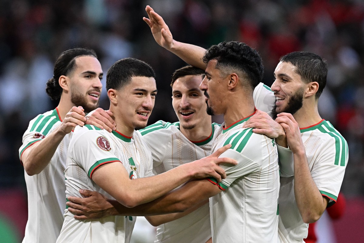 لاعبو الجزائر. (أ ف ب) 