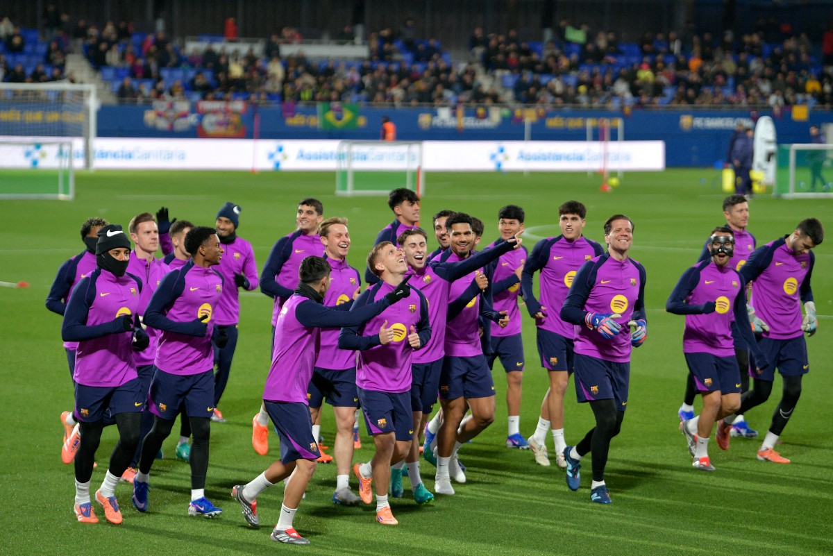 لاعبو برشلونة. (أ ف ب)