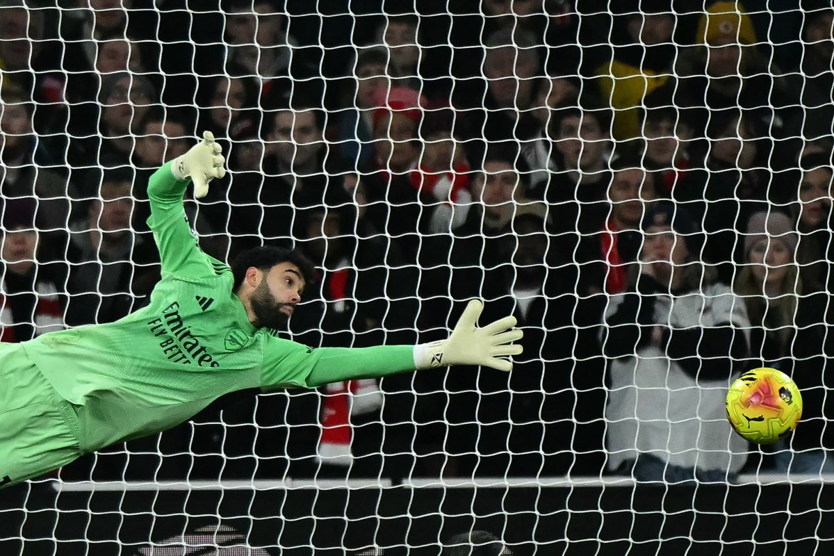 حارس أرسنال. (أ ف ب)