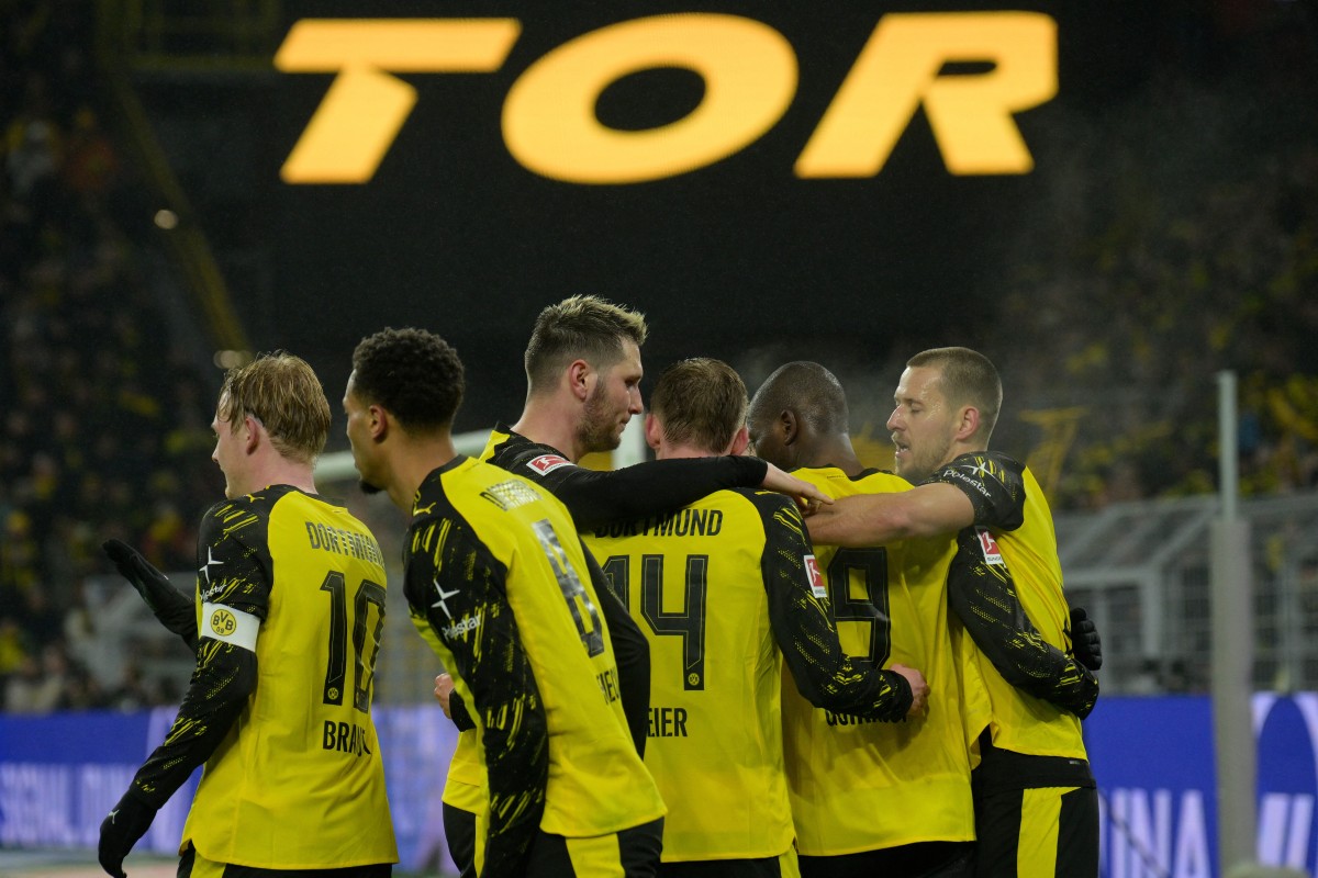 لاعبو دورتموند. (أ ف ب) 