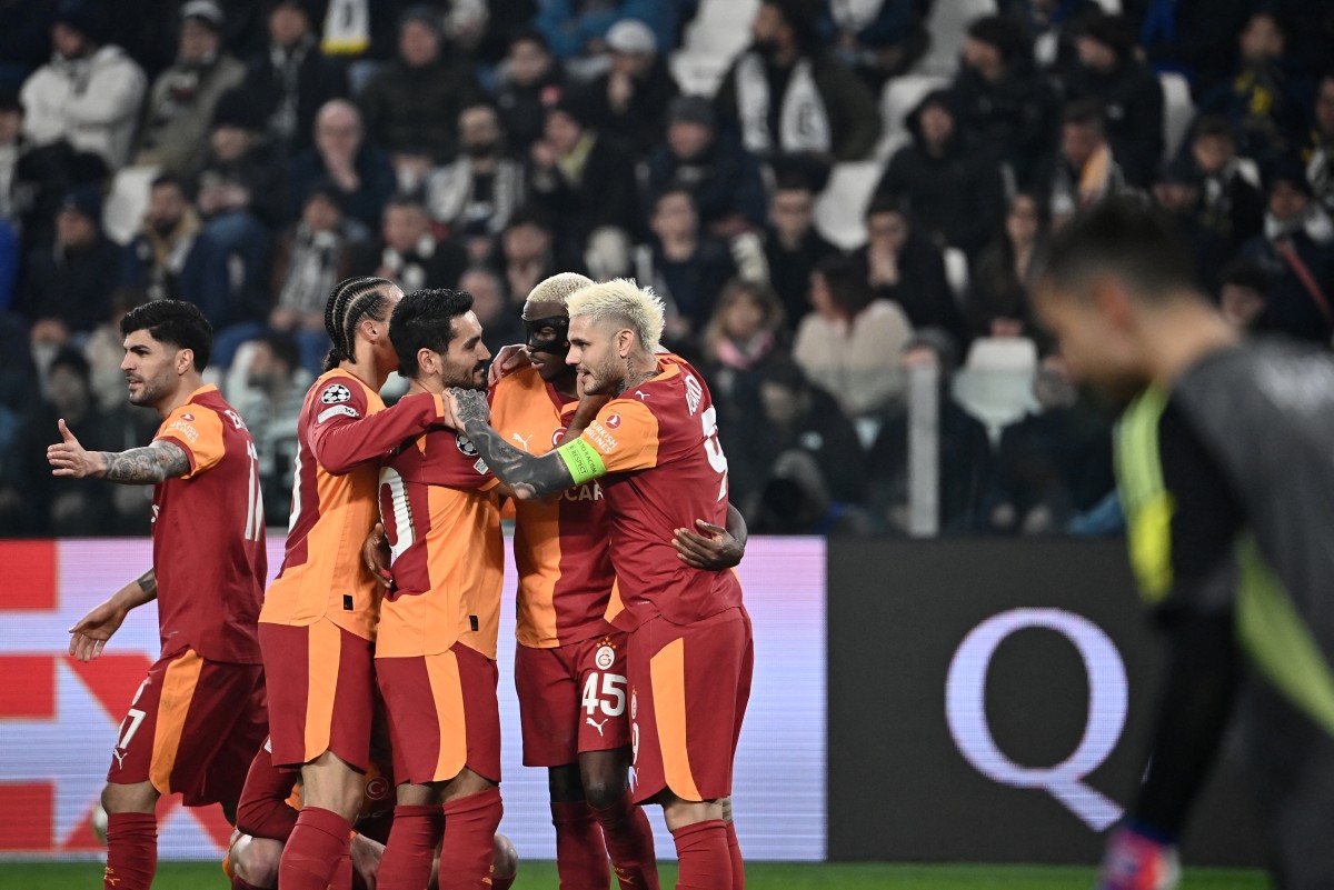 لاعبو غلطة سراي. (أ ف ب) 