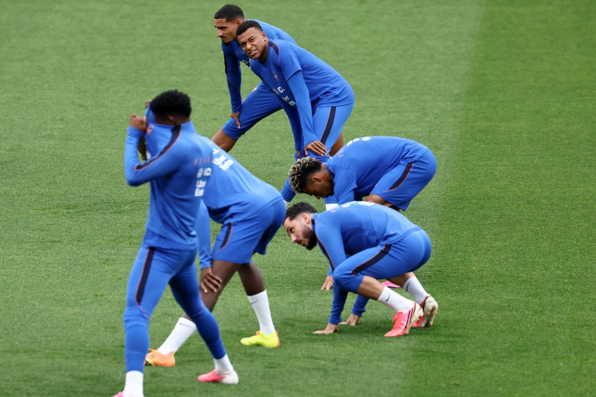 من تدريبات فرنسا. (أ ف ب) 