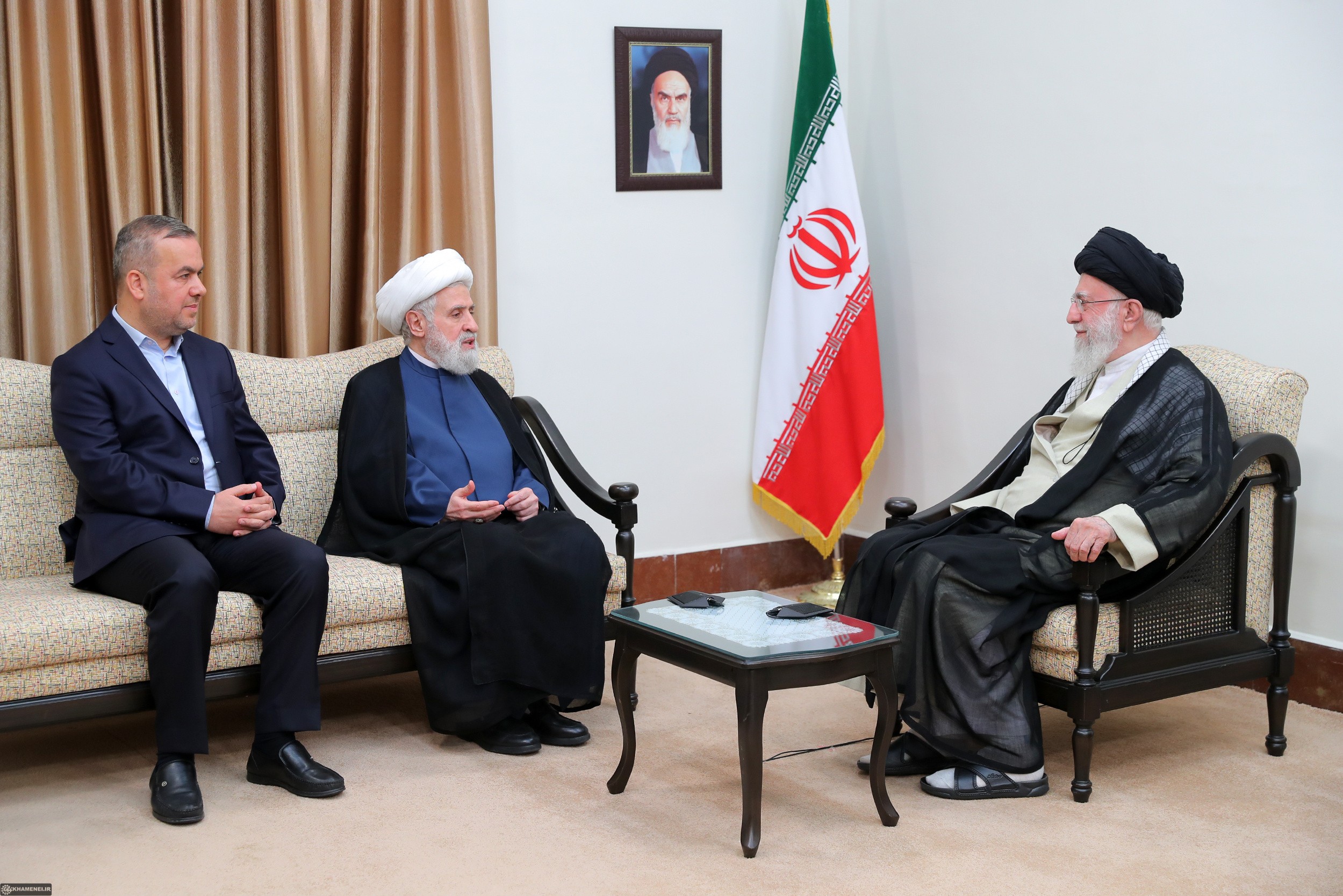 خامنئي يستقبل نعيم قاسم وحسن فضل الله