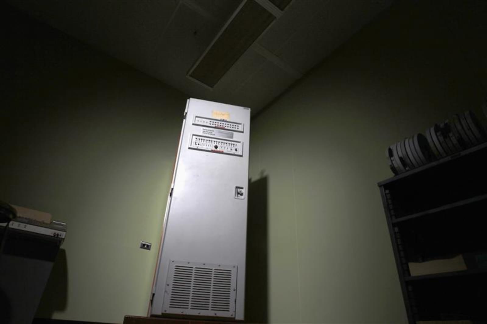 جهاز IMP المستخدم لإرسال أول رسالة عبر شبكة ARPANET عام 1969. (رويترز)