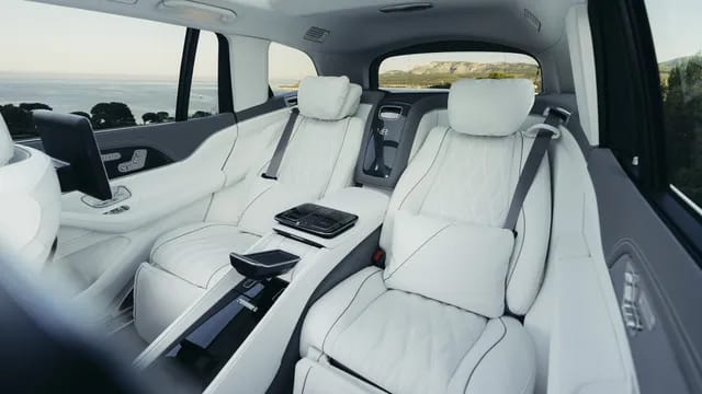مقصورة مرسيدس-مايباخ GLS 2027 (الصورة: MotorTrend)