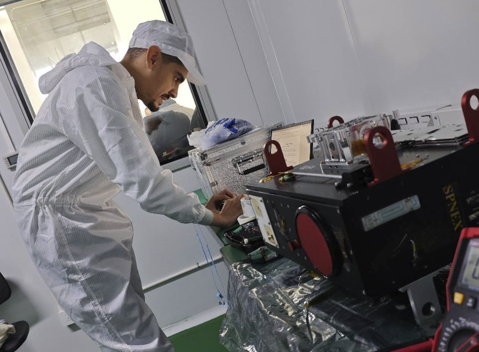 القمر الصناعي المصري الجديد طوّر وجمّع وأختبر محلياً بالمدينة الفضائية المصرية