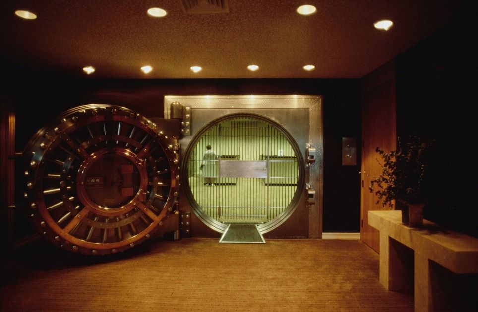 خزنة مالية ضخمة (مواقع) 