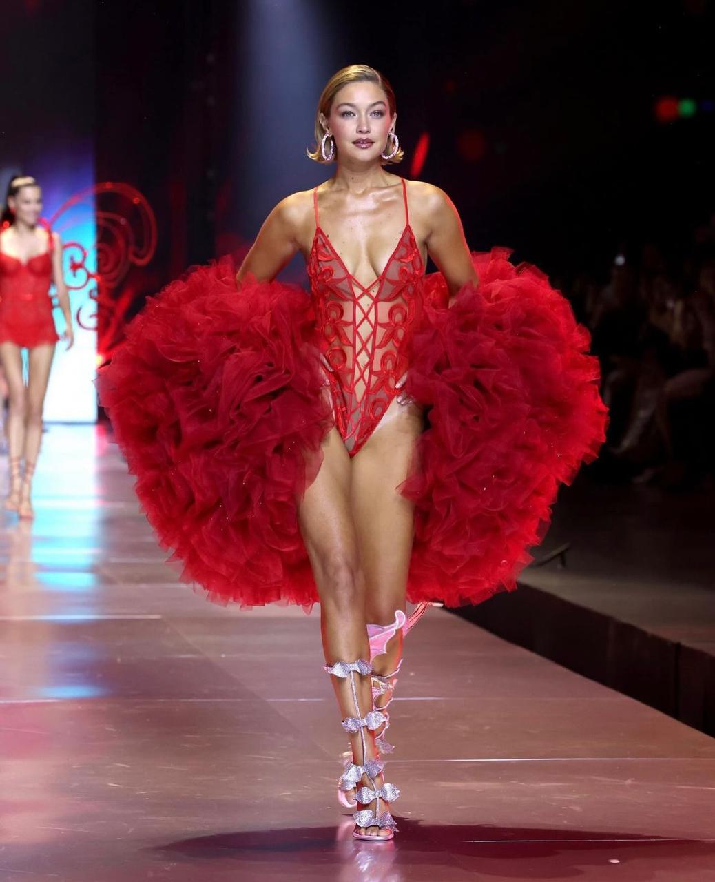 فيكتوريا سيكرت تعود مع أكثر من 50 عارضة من بينهن جيجي وبيلا حديد (صور  وفيديو) | النهار, image size:1038x1280