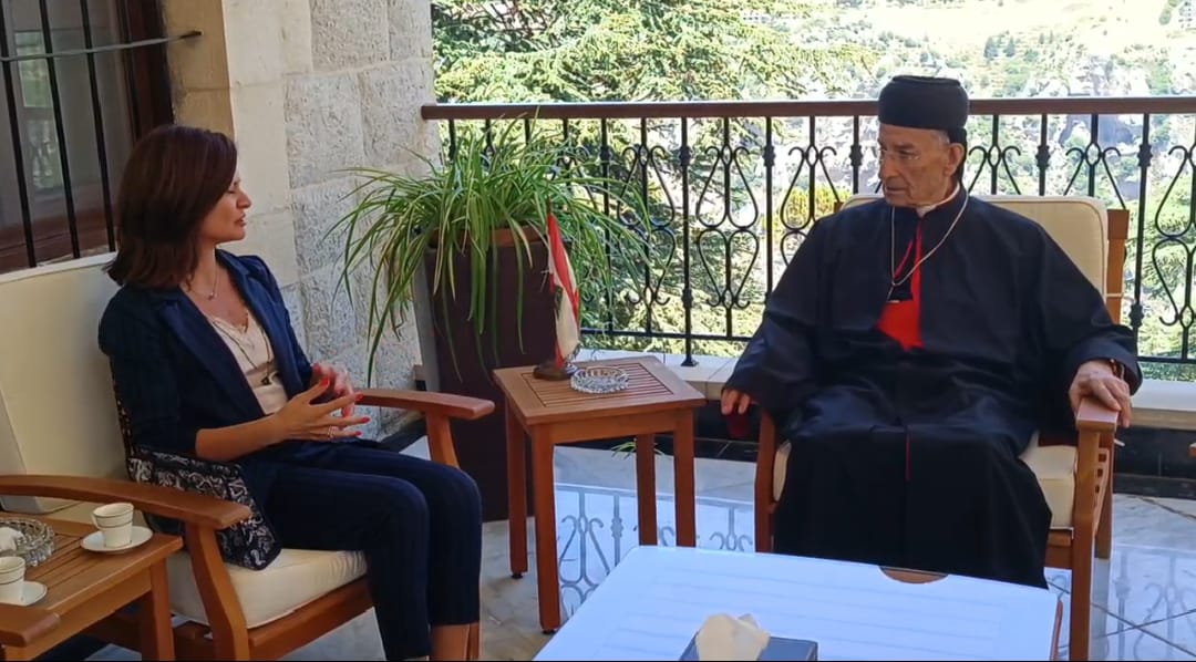 البطريرك الراعي مستقبلا النائب ندى البستاني. (النهار)