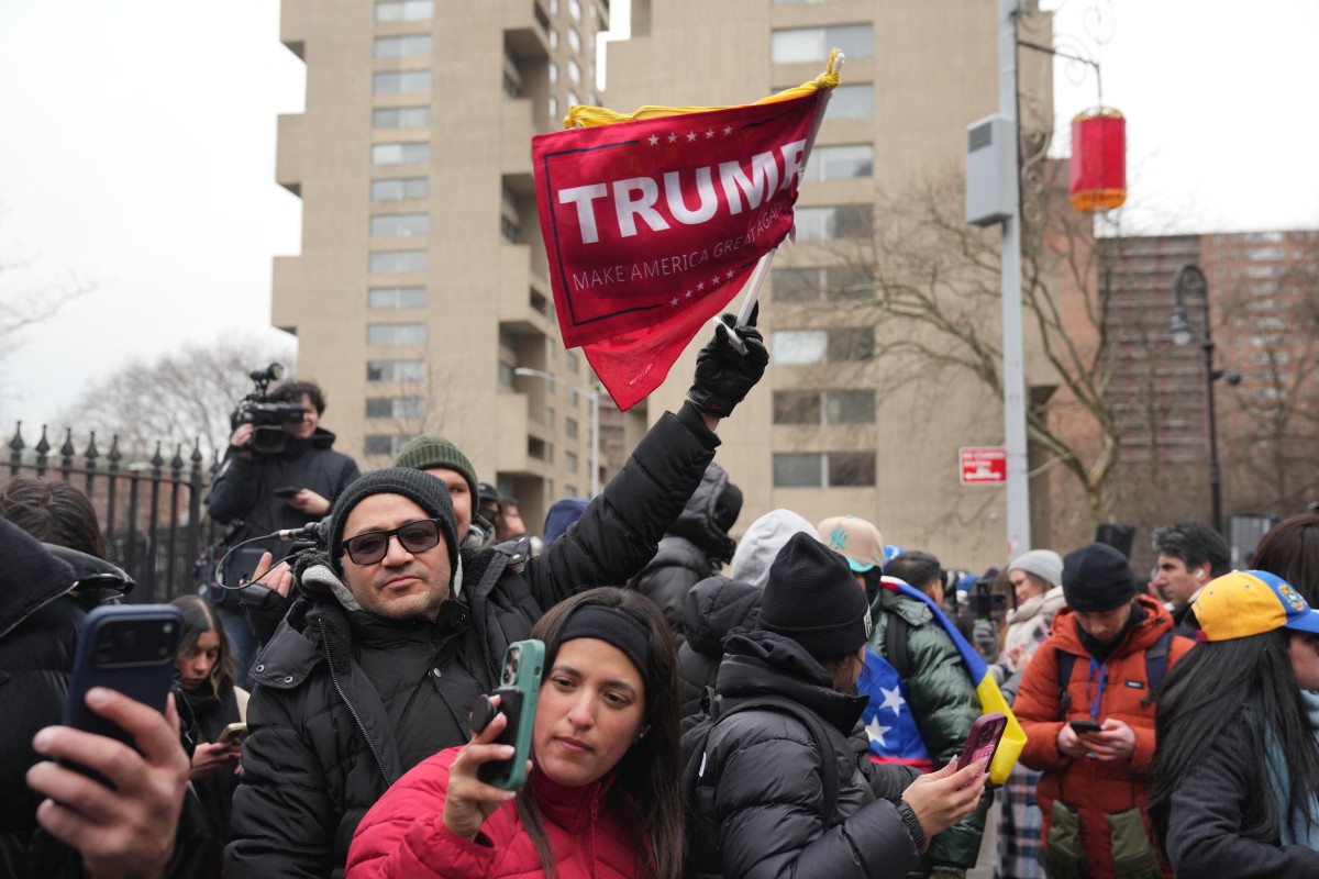 متضامنون مع مادورو في نيويورك. (أ ف ب)