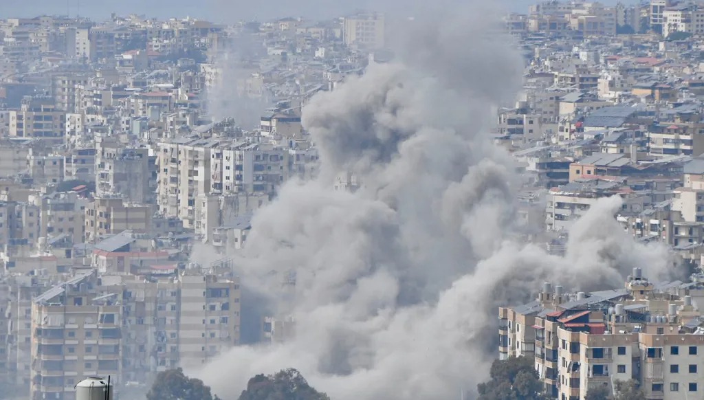 غارة إسرائيلية على الضاحية الجنوبية لبيروت (حسام شبارو).