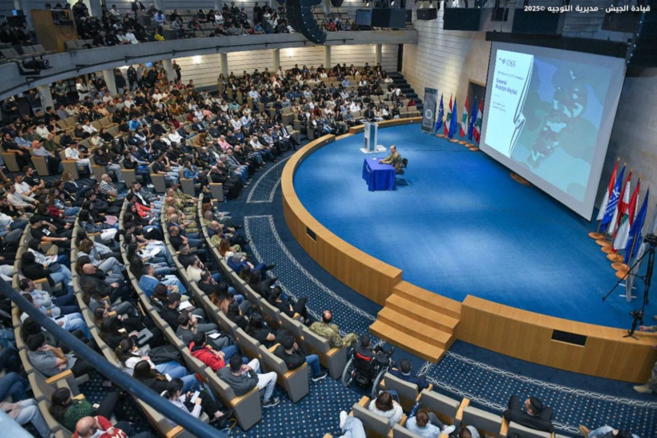 قائد الجيش اللبناني خلال اللقاء. (مديرية التوجيه)