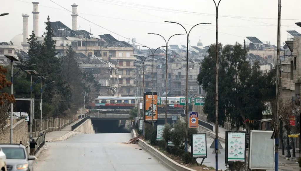 حظر تجوال في حلب (أ ف ب).