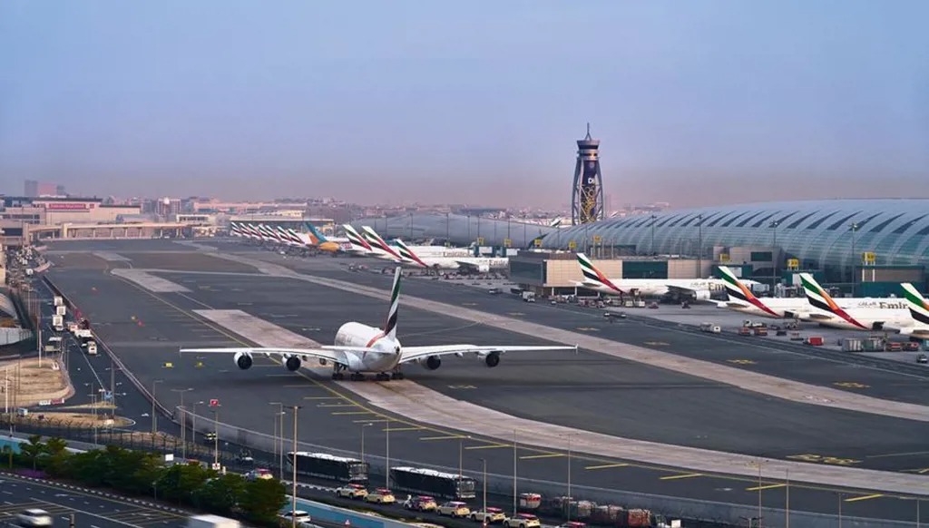 مطار دبي. (مواقع)