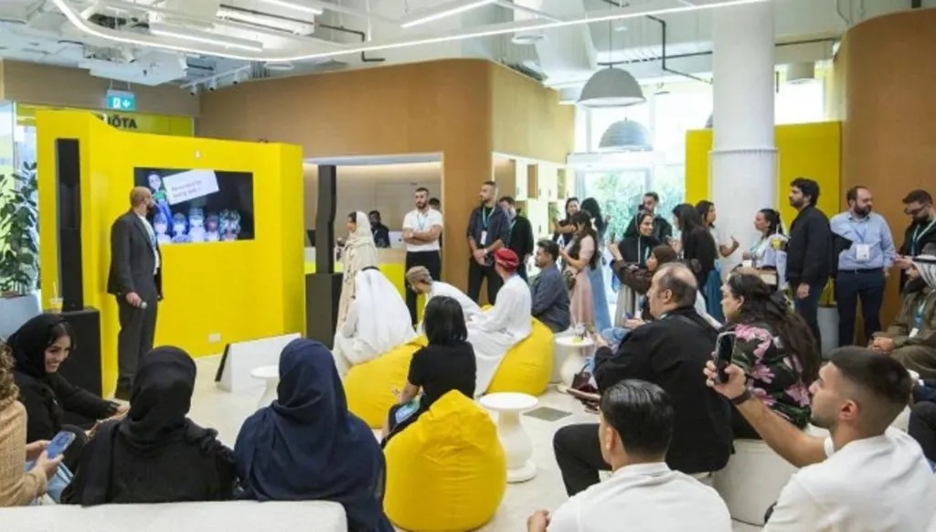 جانب من جلسات قمة المليار متابع. (وام)