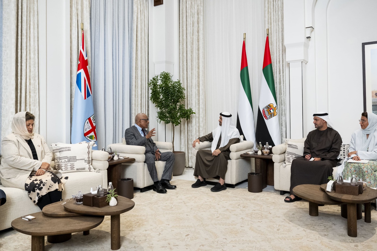 اللقاء بين رئيس الامارات ونظيره الفيجي. (وام)