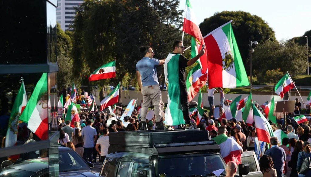 مظاهرات داعمة للمحتجين الإيرانيين في أميركا (أ ف ب).