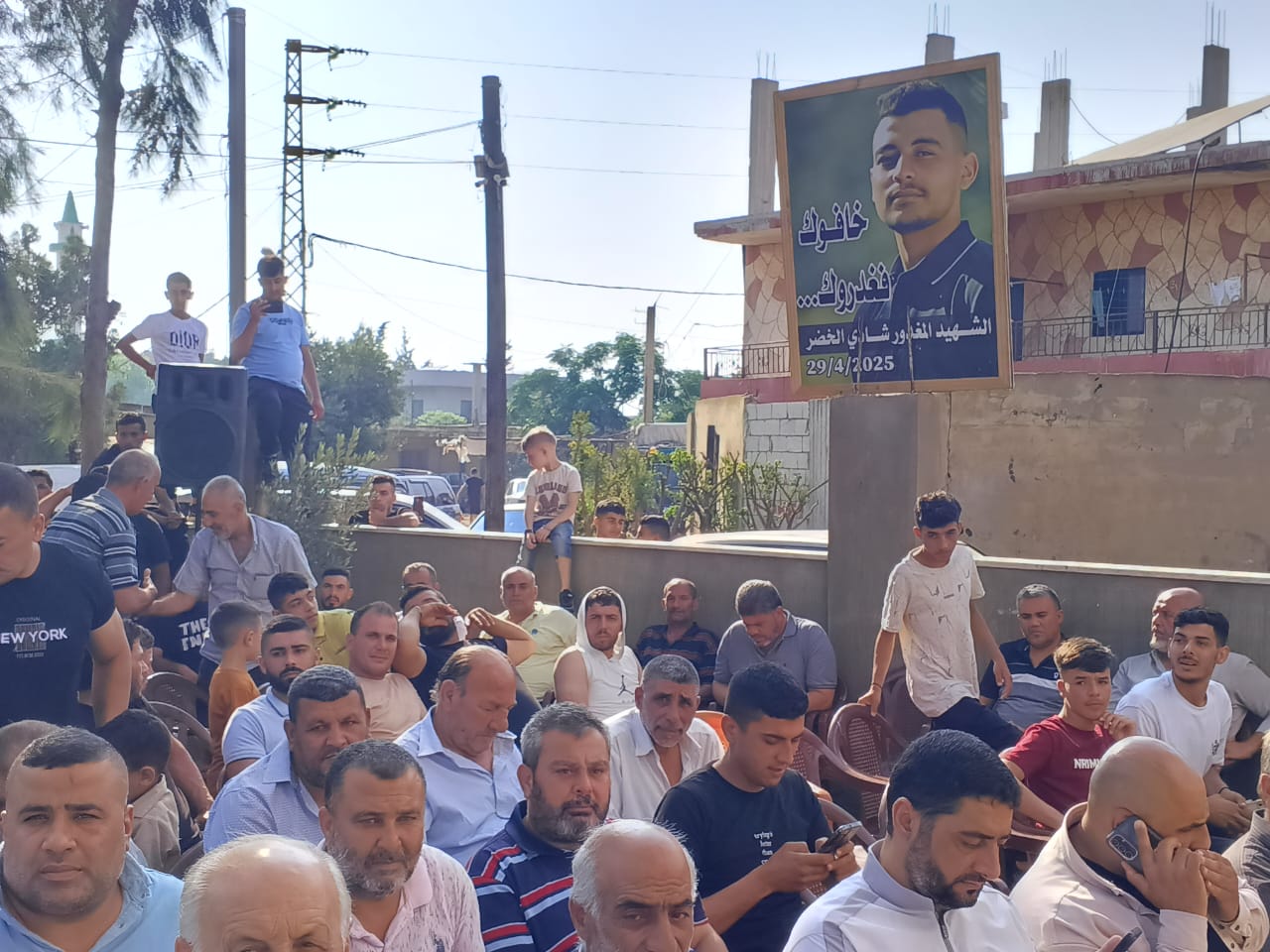اجتماع لعائلة الشاب الضحية شادي الخضر. (النهار)