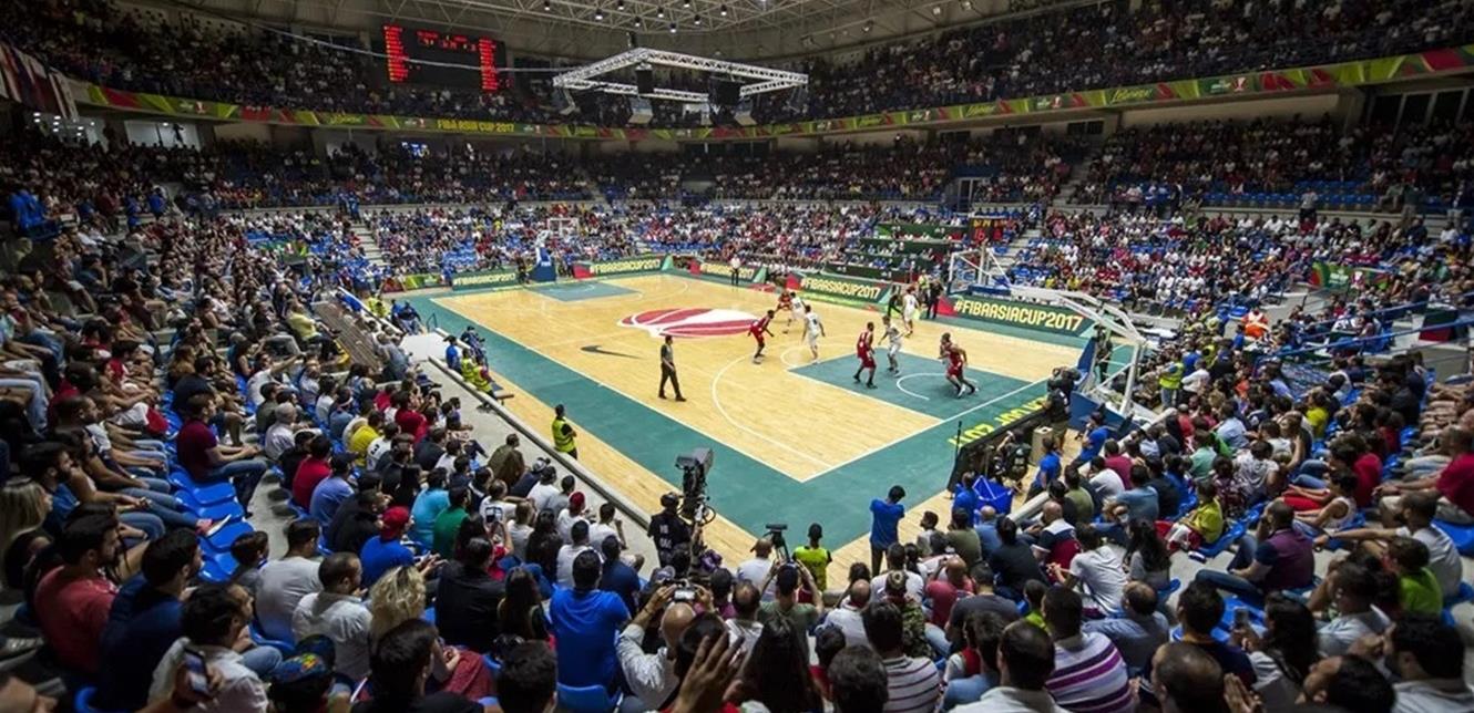 مباراة كرة سلة في مجمع نهاد نوفل للرياضة والمسرح. (وكاللات)