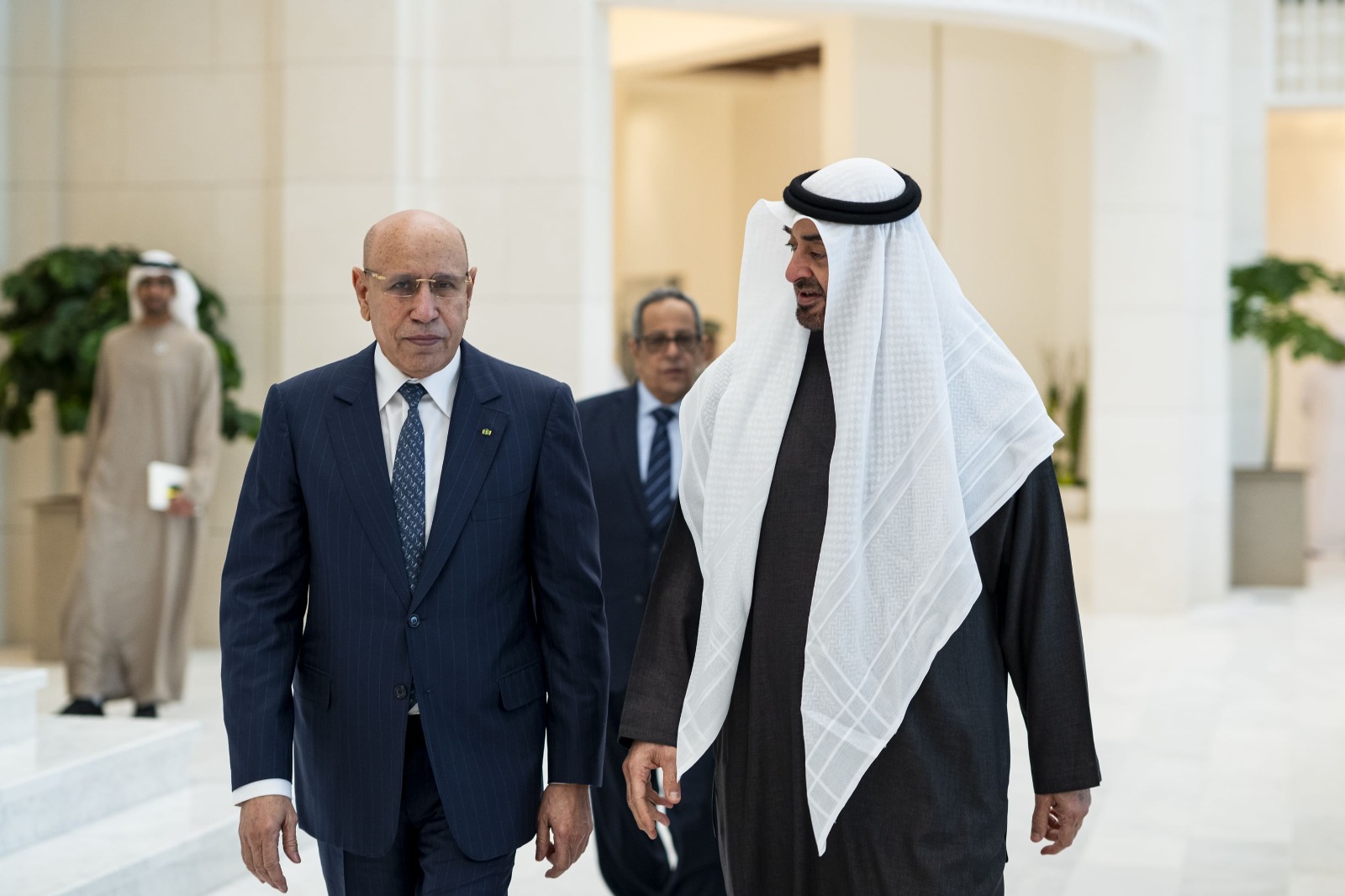 رئيس الإمارات ورئيس موريتانيا. (وام)