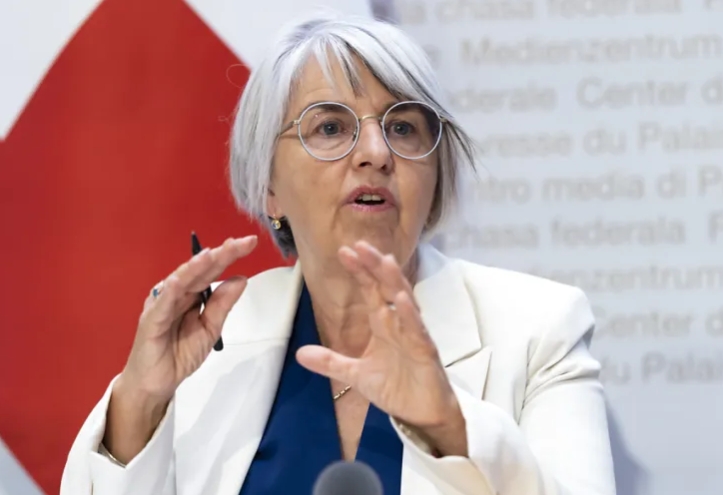  وزيرة الداخلية السويسرية، إليزابيت بوم-شنايدر