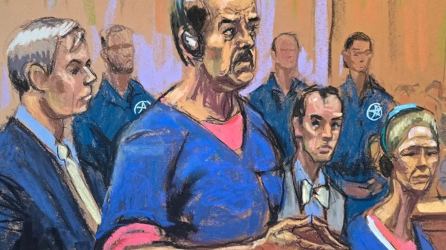 جدارية لمادورو خلال محاكمته. (أ ف ب)