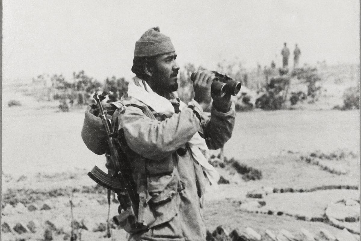 صورة تذكارية لسالم خلال عودته من سيناء في آذار/مارس 1974