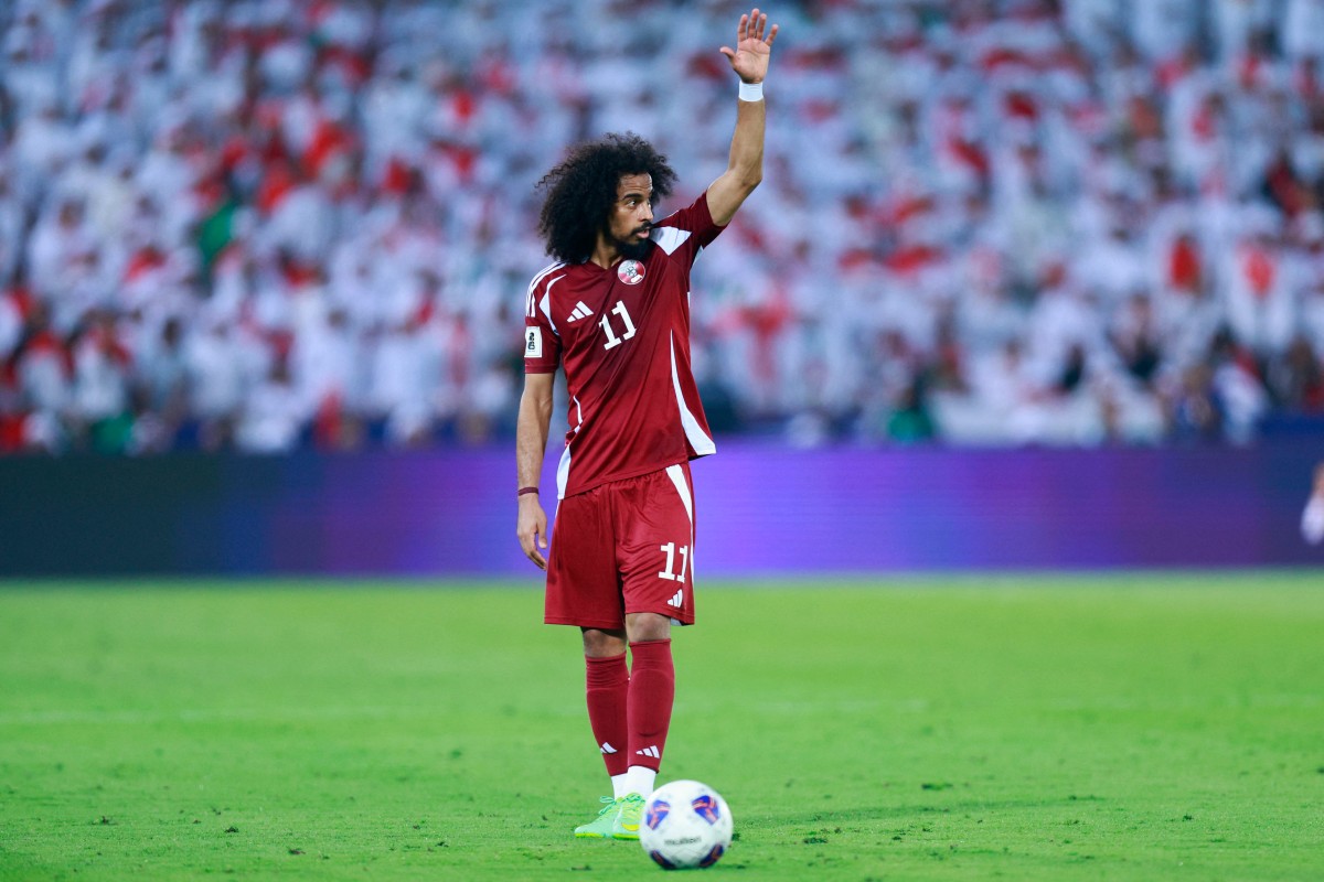عفيف خلال لقاء الإمارات وقطر (أ ف ب)