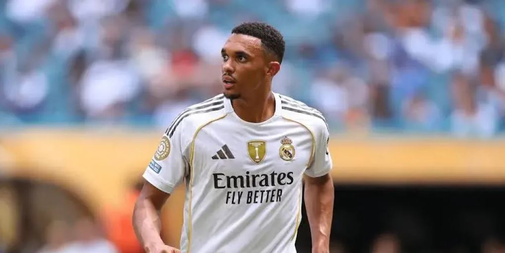 ألكسندر أرنولد لاعب ريال مدريد (اكس)