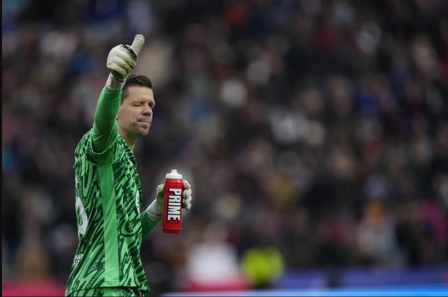 تشيزيني حارس مرمى نادي برشلونة (اكس)