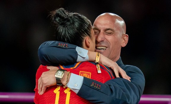 جيني هيرموسو (اكس)