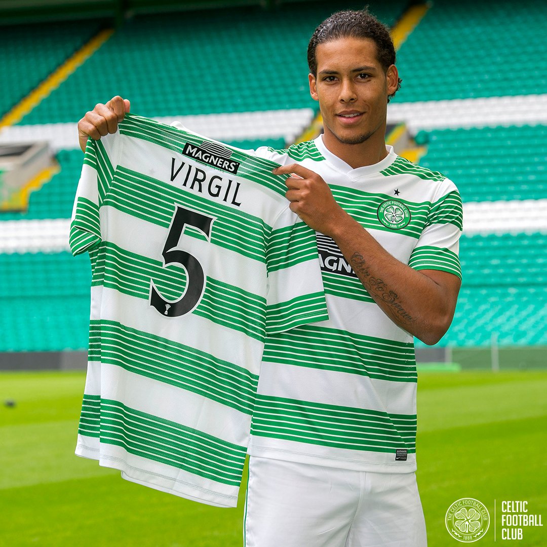 فيرجيل فان دايك بقميص سيلتيك (اكس)