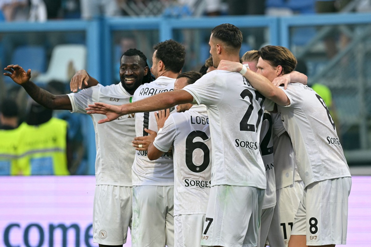 نابولي (أ ف ب)