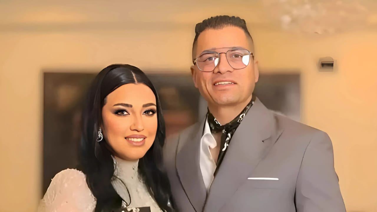 حسن شاكوش وطليقته (سوشيال ميديا)