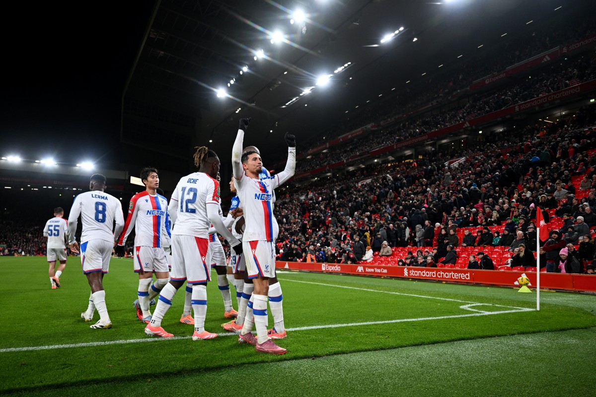 احتفال لاعبو كريستال بالاس (أ ف ب)