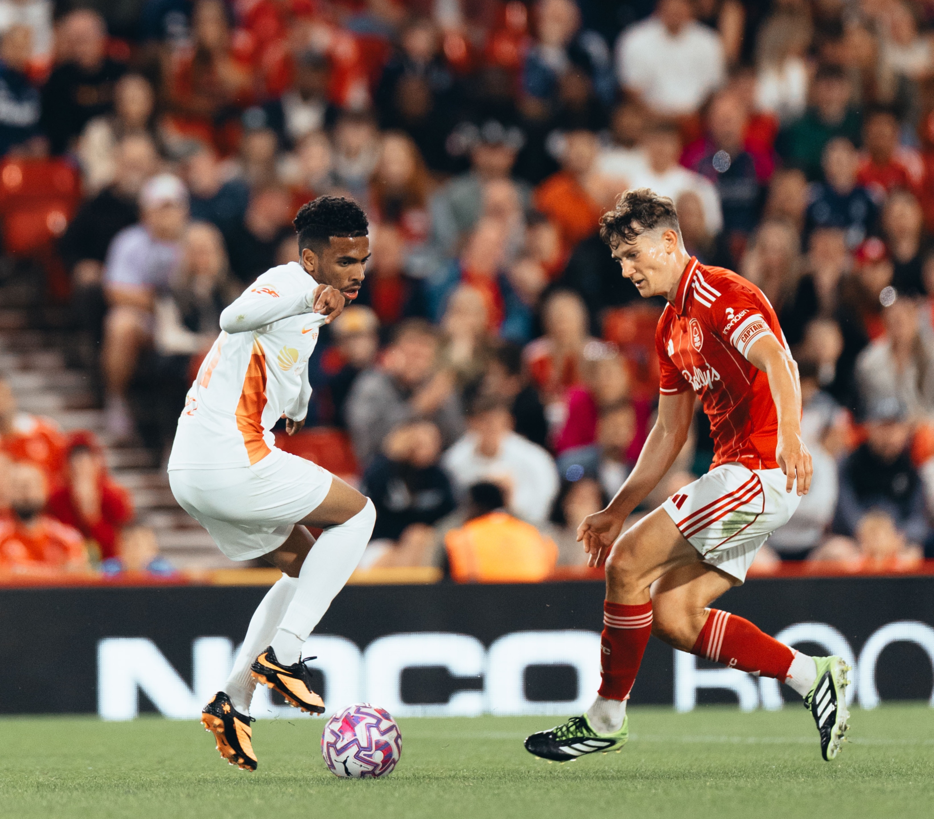 لقاء القادسية ونوتنغهام فورست (إكس)