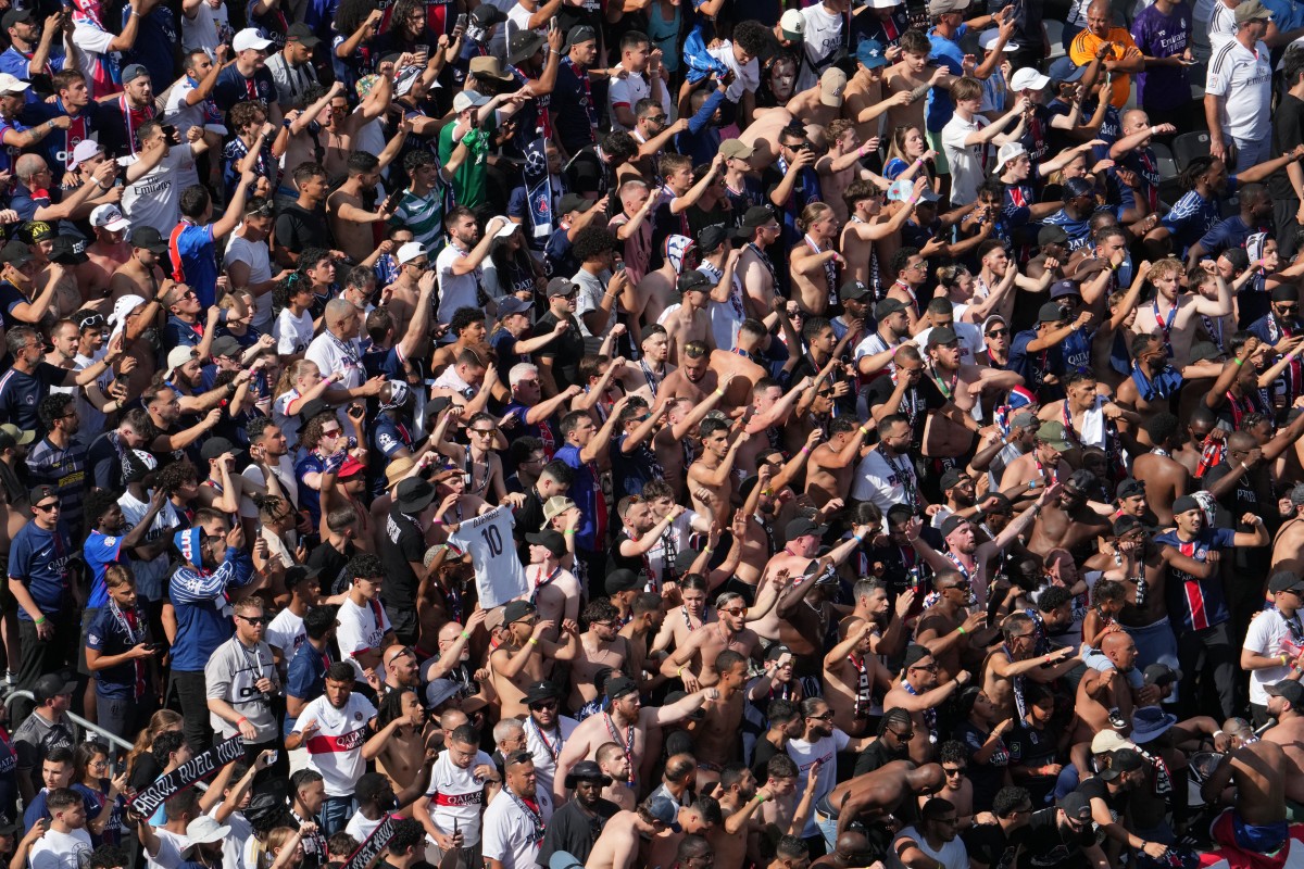 الجماهير في لقاء باريس وريال مدريد (أ ف ب)