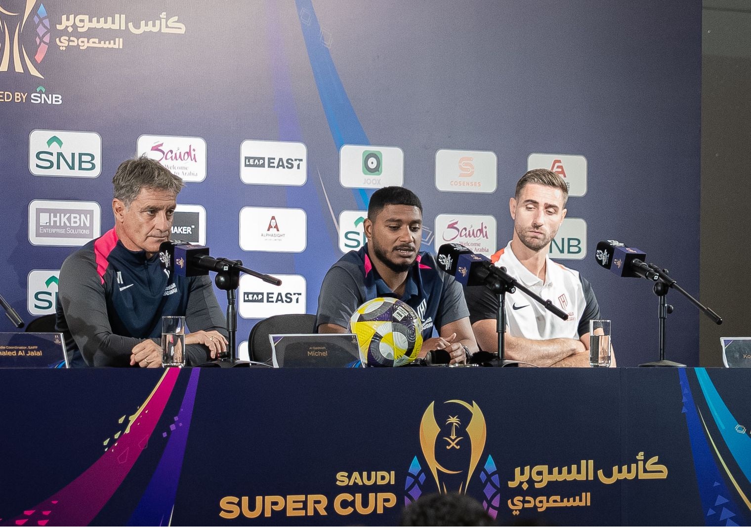 ميتشل مدرب القادسية في المؤتمر الصحفي (إكس)