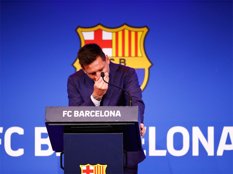 ميسي في ليلة وداع برشلونة قبل 4 سنوات (إكس)