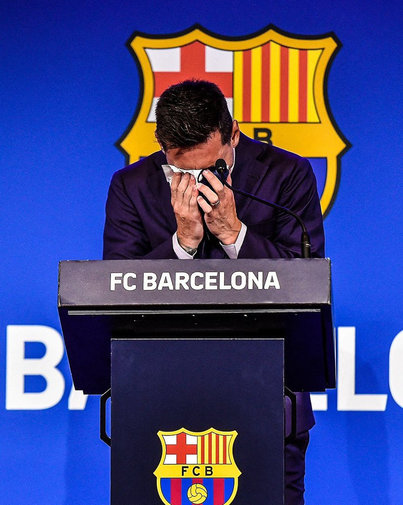 بكاء ميسي في مؤتمر الوداع. (إكس)