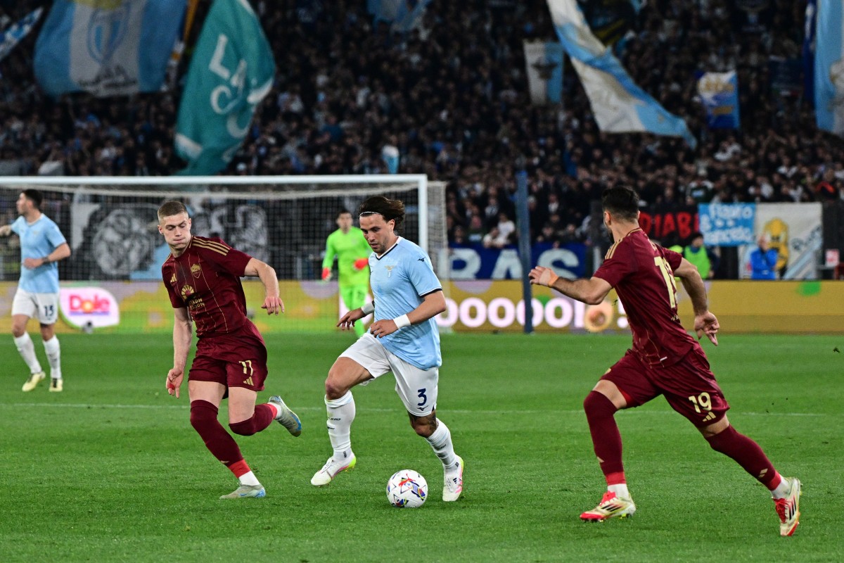 مباراة روما ولاتسيو (أ ف ب)