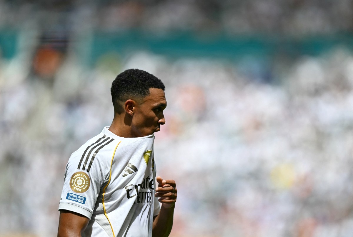 أرنولد خلال لقاء ريال مدريد والهلال (أ ف ب)