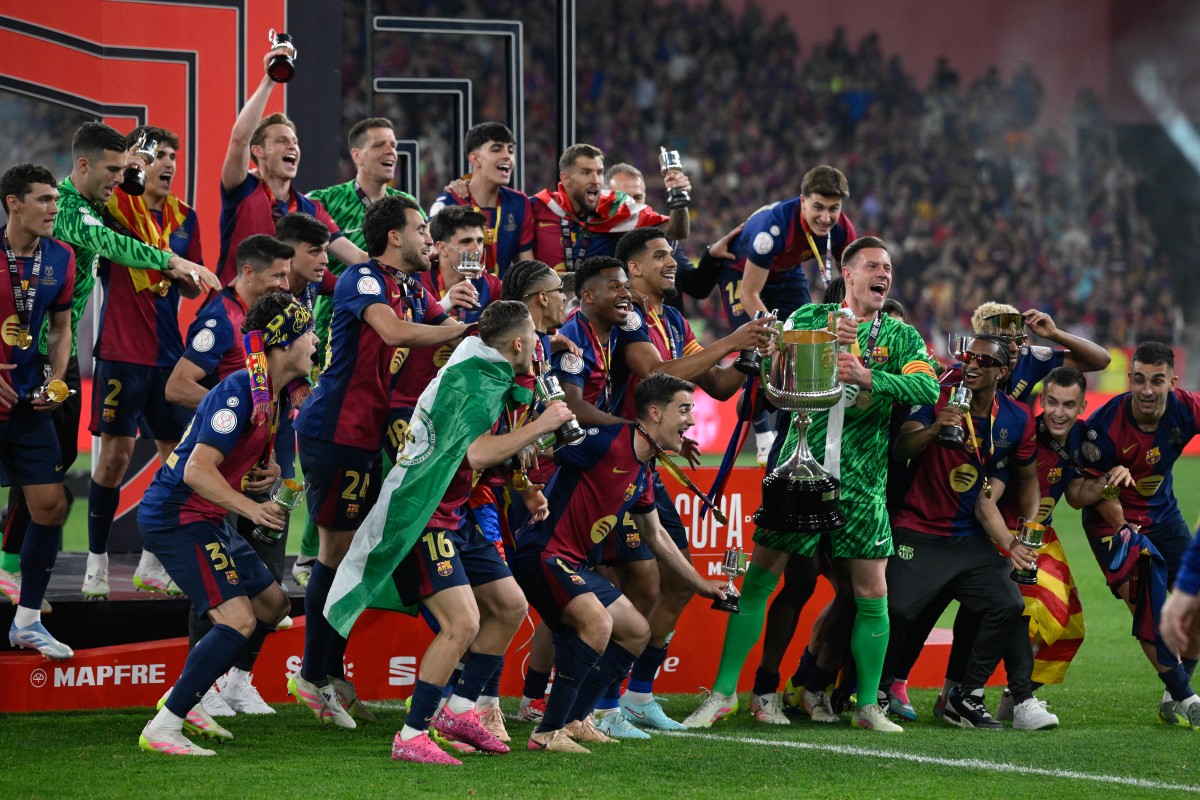 احتفال برشلونة بلقب كأس ملك إسبانيا (أ ف ب)