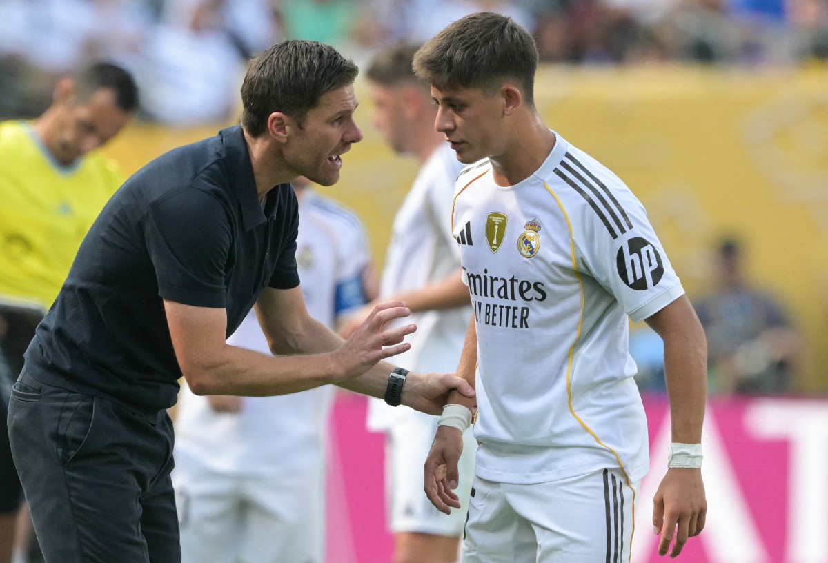 يحاول ألونسو إيجاد حلول مؤقتة مع غولر في الوسط بانتظار جلب لاعبين جدد في الوسط. (أ ف ب)