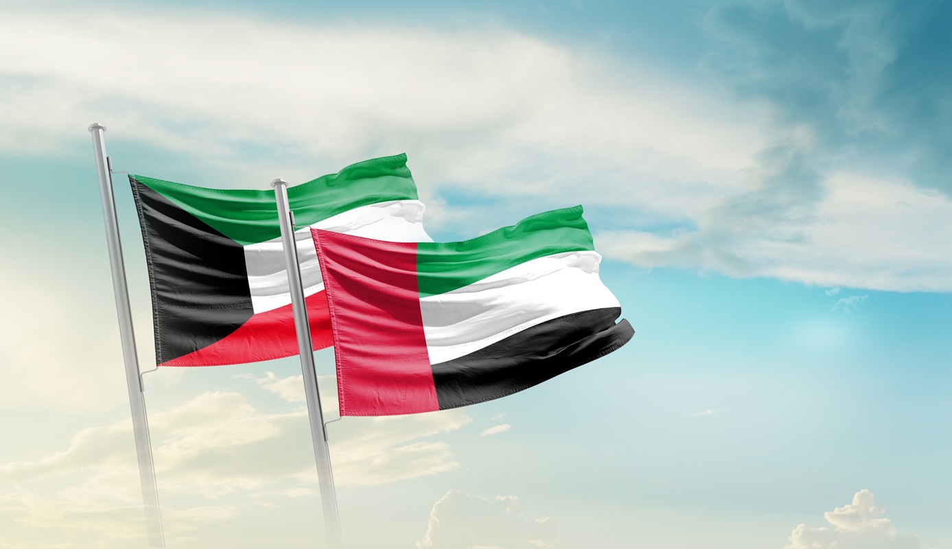 علما دولتي الإمارات والكويت (وكالات)